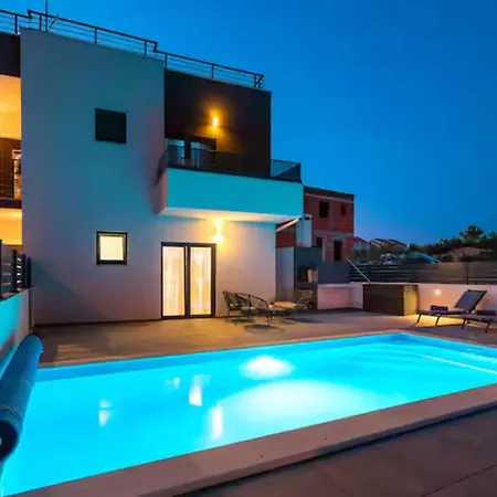 Villa With Pool *