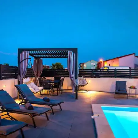 With Pool Vodice