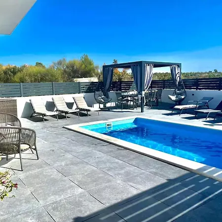 With Pool Vodice